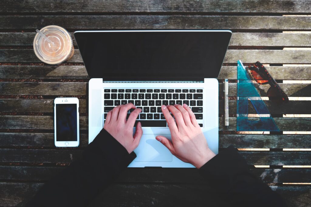 Shopifyのアカウント開設は簡単？具体的な手順を解説